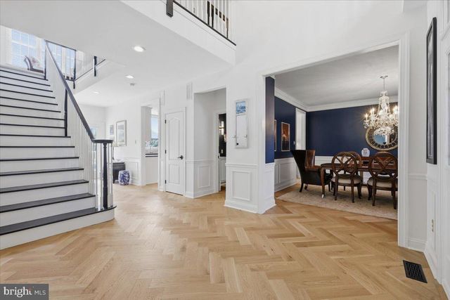 18 AMY CIR, Newtown, PA 18940