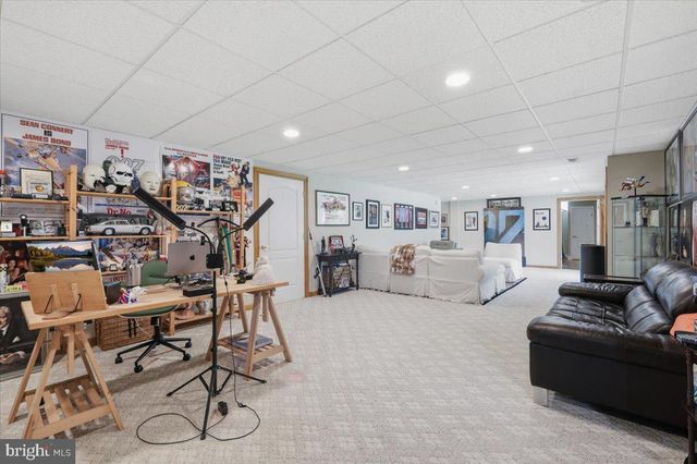 18 AMY CIR, Newtown, PA 18940