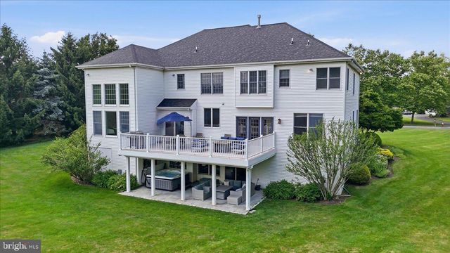 18 AMY CIR, Newtown, PA 18940