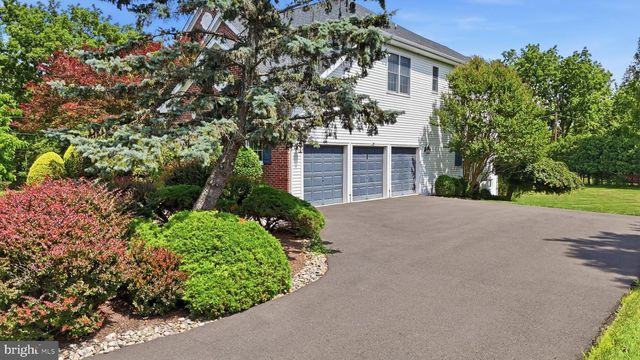 18 AMY CIR, Newtown, PA 18940