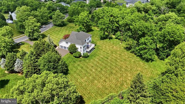 18 AMY CIR, Newtown, PA 18940