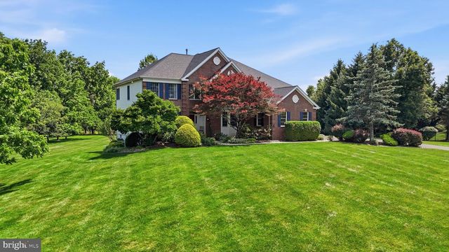 18 AMY CIR, Newtown, PA 18940