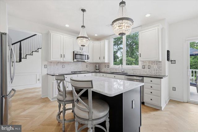 18 AMY CIR, Newtown, PA 18940
