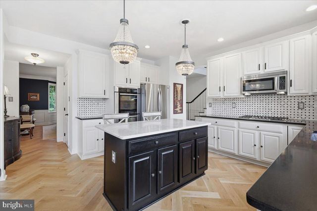 18 AMY CIR, Newtown, PA 18940
