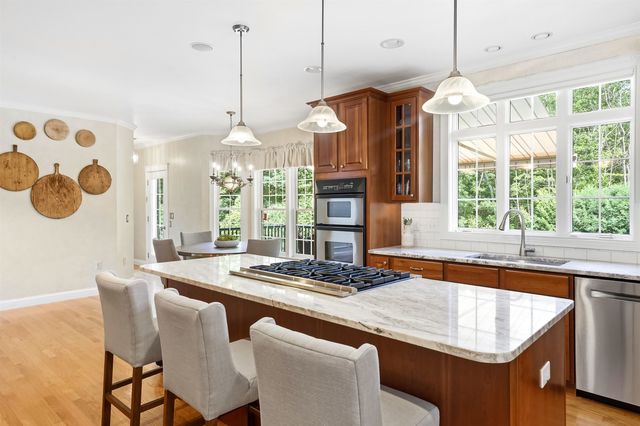 5 Sherwood Road, Windham, NH 03087