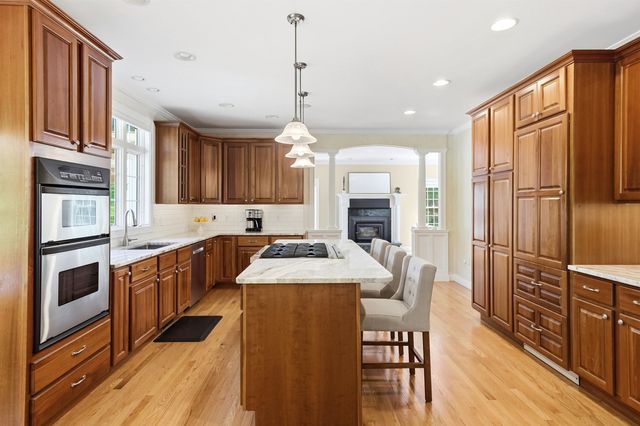 5 Sherwood Road, Windham, NH 03087