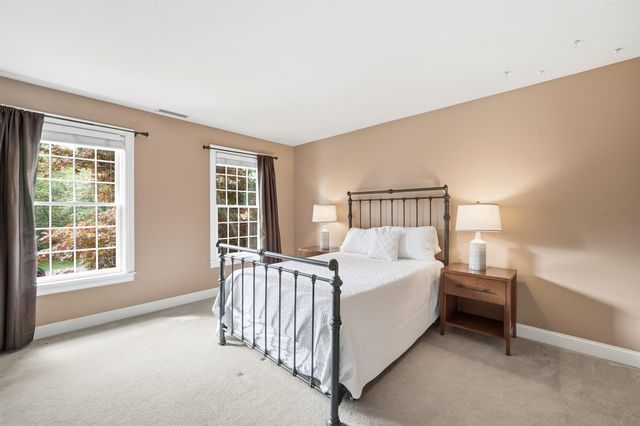 5 Sherwood Road, Windham, NH 03087