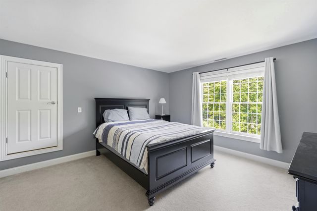 5 Sherwood Road, Windham, NH 03087