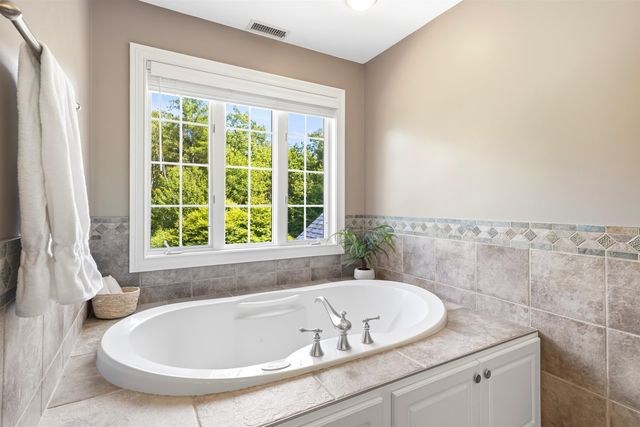 5 Sherwood Road, Windham, NH 03087