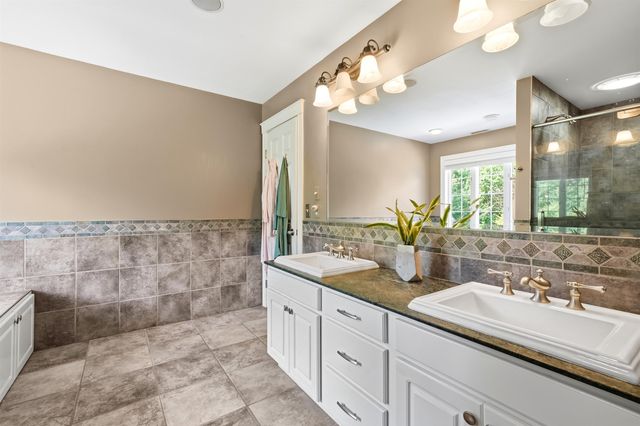 5 Sherwood Road, Windham, NH 03087
