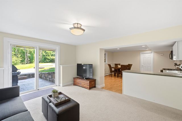 5 Sherwood Road, Windham, NH 03087
