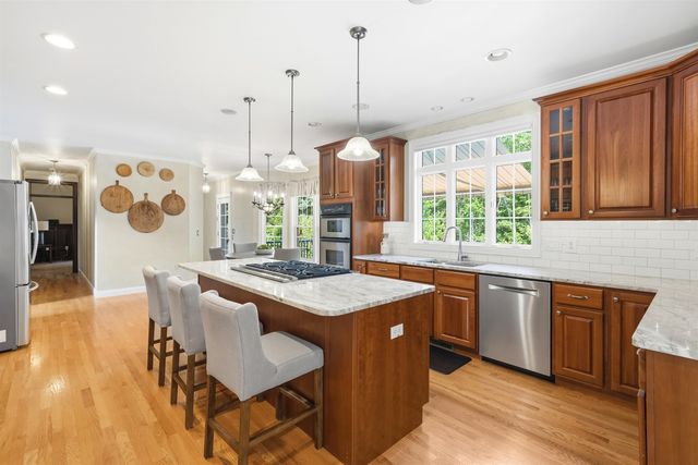 5 Sherwood Road, Windham, NH 03087
