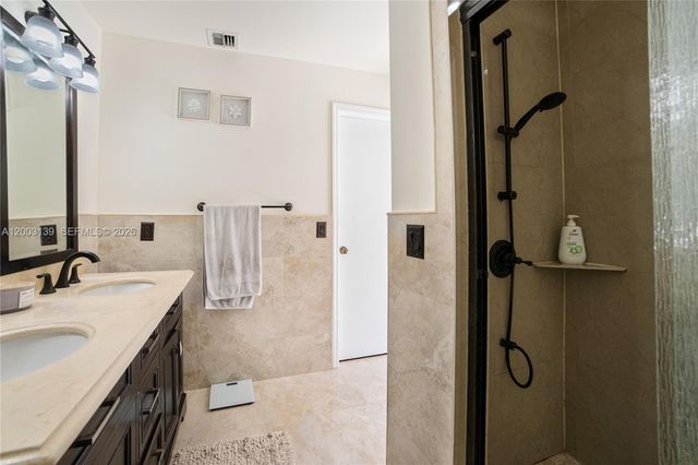 614 NE 3rd St, Dania Beach, FL 33004