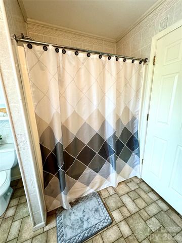 188 Uptons Landing Road, Marion, NC 28752