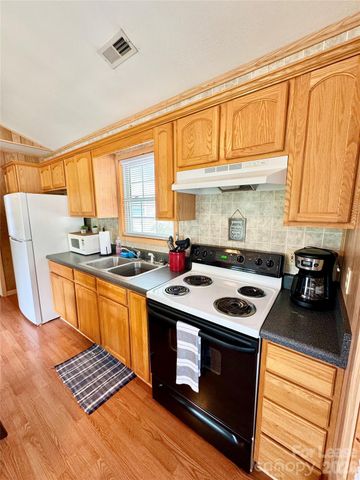 188 Uptons Landing Road, Marion, NC 28752
