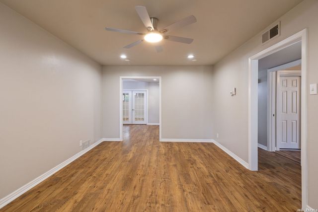 425 E Wright Blvd, Universal City, TX 78148
