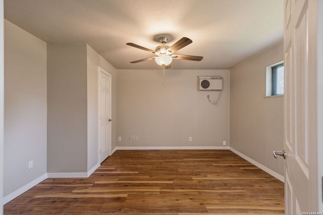 425 E Wright Blvd, Universal City, TX 78148