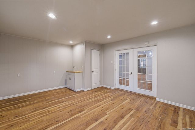425 E Wright Blvd, Universal City, TX 78148