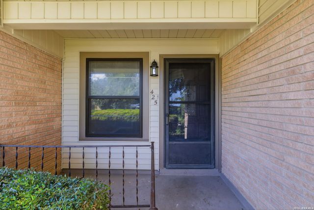 425 E Wright Blvd, Universal City, TX 78148