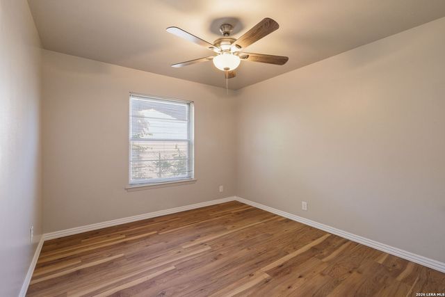 425 E Wright Blvd, Universal City, TX 78148