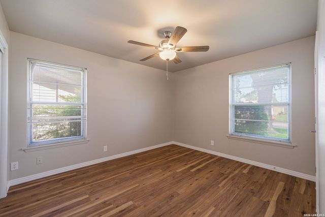425 E Wright Blvd, Universal City, TX 78148