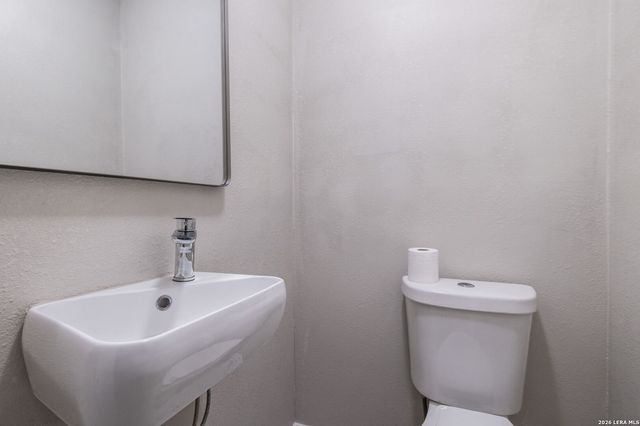 425 E Wright Blvd, Universal City, TX 78148