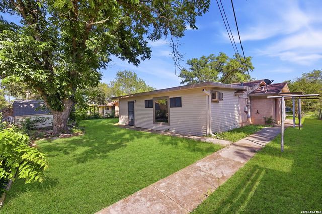 425 E Wright Blvd, Universal City, TX 78148