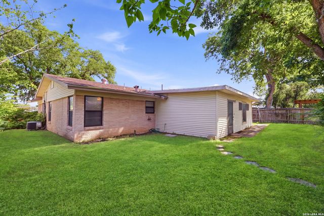 425 E Wright Blvd, Universal City, TX 78148