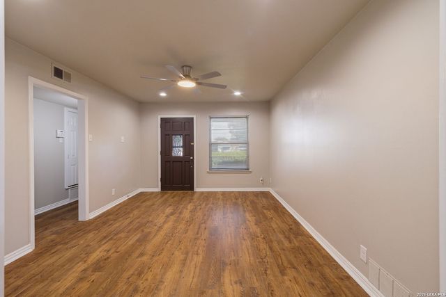 425 E Wright Blvd, Universal City, TX 78148