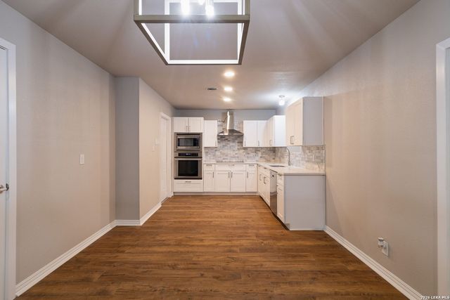 425 E Wright Blvd, Universal City, TX 78148