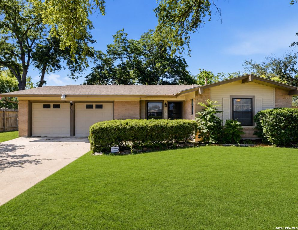 425 E Wright Blvd, Universal City, TX 78148