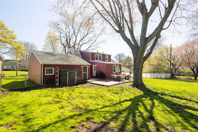 29 Sandalwood Dr, Greece, NY 14616