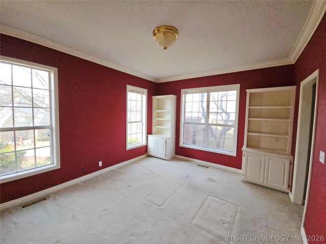 10209 S Knoxville Avenue, Tulsa, OK 74137