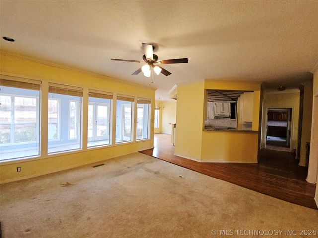 10209 S Knoxville Avenue, Tulsa, OK 74137