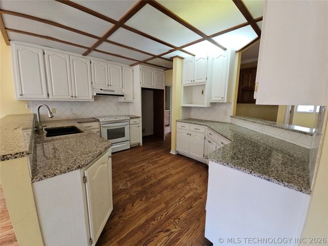 10209 S Knoxville Avenue, Tulsa, OK 74137