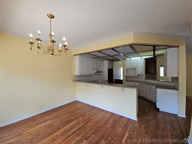 10209 S Knoxville Avenue, Tulsa, OK 74137