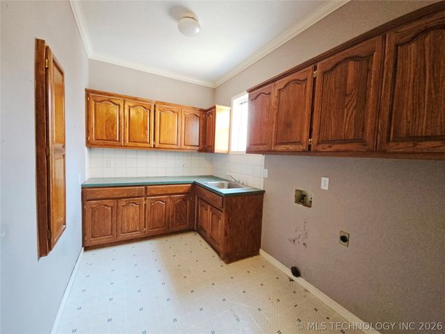 10209 S Knoxville Avenue, Tulsa, OK 74137