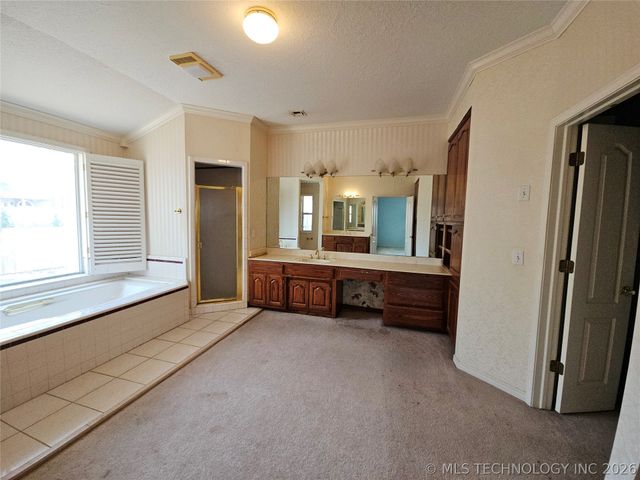 10209 S Knoxville Avenue, Tulsa, OK 74137