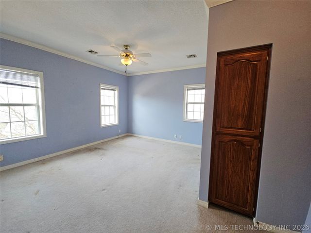 10209 S Knoxville Avenue, Tulsa, OK 74137