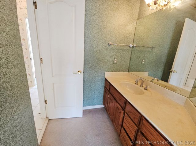 10209 S Knoxville Avenue, Tulsa, OK 74137