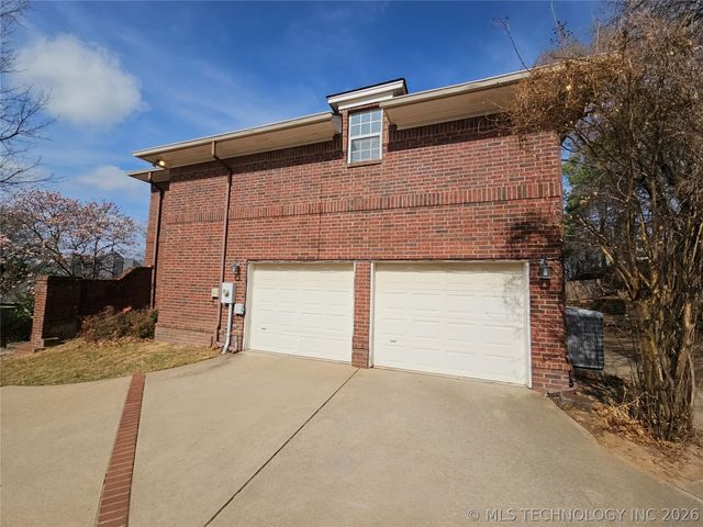 10209 S Knoxville Avenue, Tulsa, OK 74137