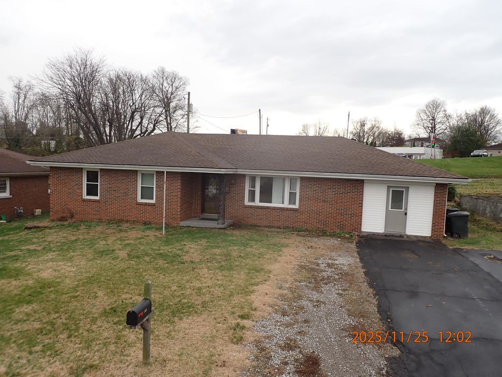 102 Cave Springs Drive, Lancaster, KY 40444