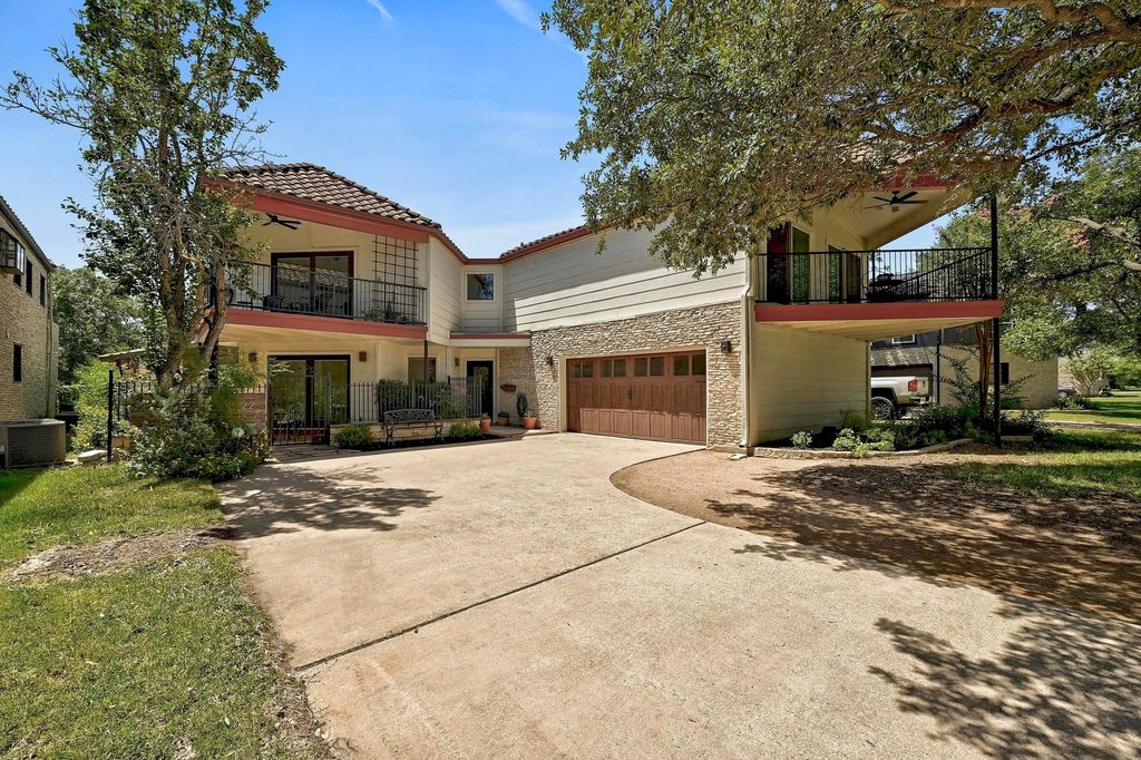 122 Acapulco DR, Lakeway, TX 78734