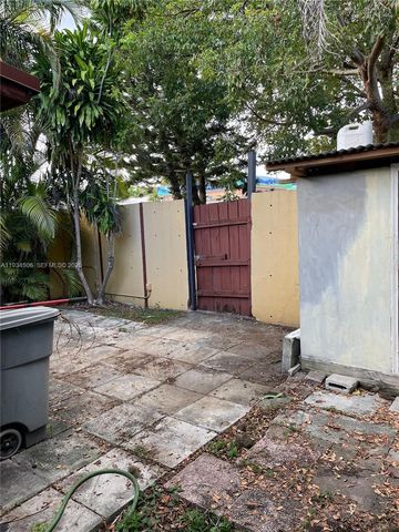 13915 SW 56th Ln, Miami, FL 33183