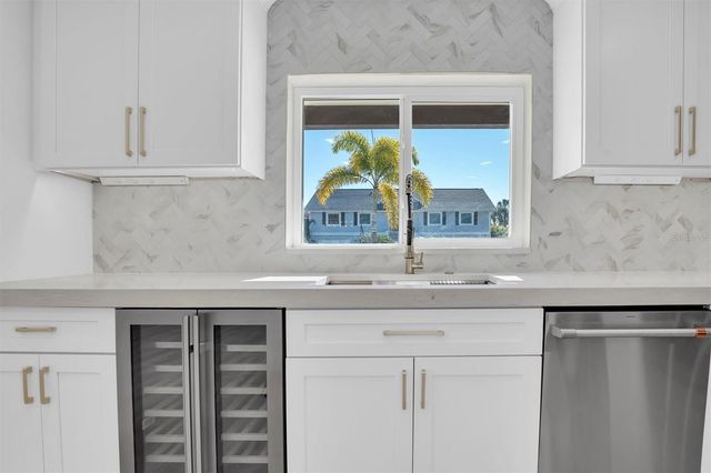 6400 MOCKINGBIRD WAY S, St Petersburg, FL 33707