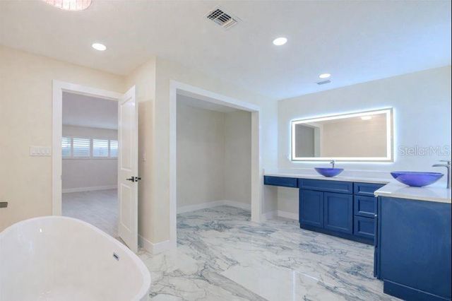 6400 MOCKINGBIRD WAY S, St Petersburg, FL 33707