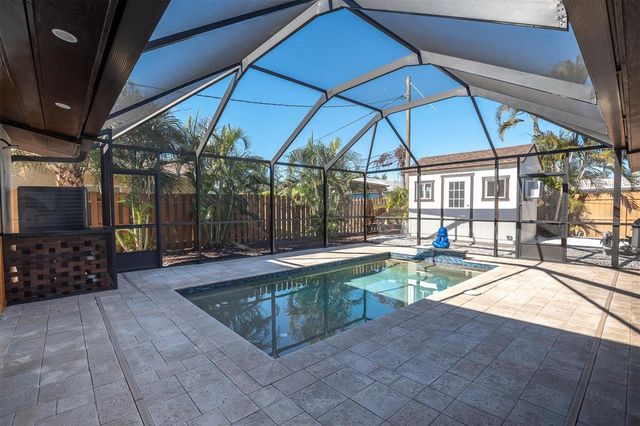 6400 MOCKINGBIRD WAY S, St Petersburg, FL 33707