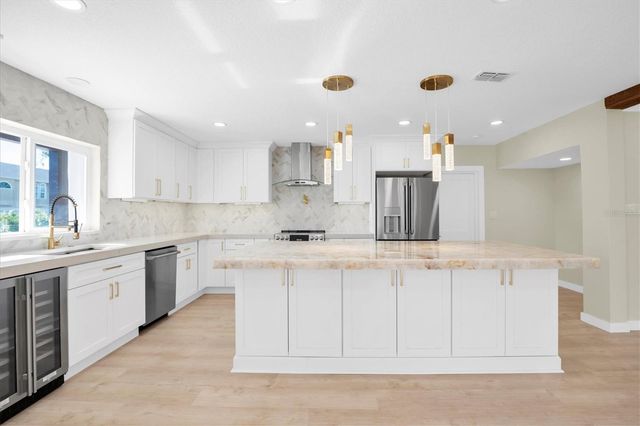 6400 MOCKINGBIRD WAY S, St Petersburg, FL 33707