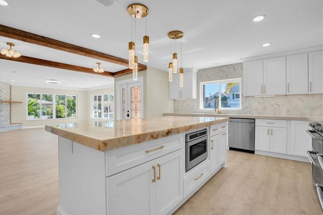 6400 MOCKINGBIRD WAY S, St Petersburg, FL 33707