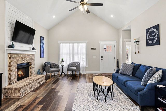 189 Julia Ann Ct, Springfield, TN 37172